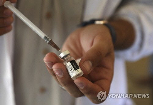 코로나19 백신 접종[AP=연합뉴스 자료 사진]